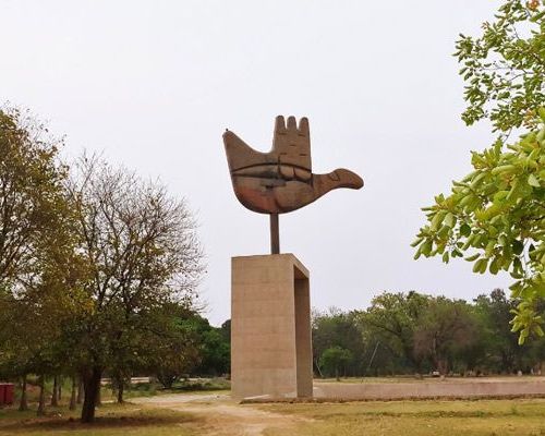 The Open Hand Monument - CultureNow - Museum Without Walls